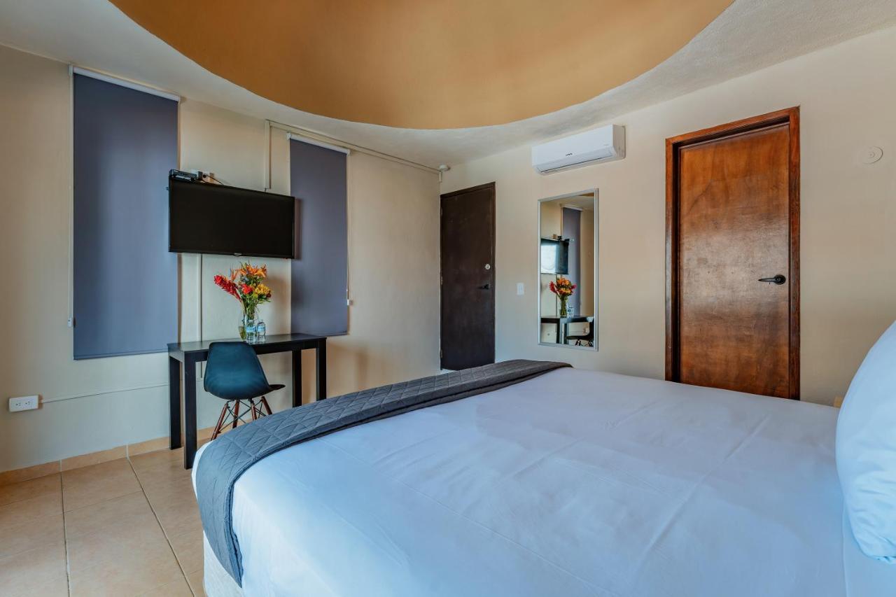Hotel Brisas 5A Av, Playa Del Carmen Esterno foto
