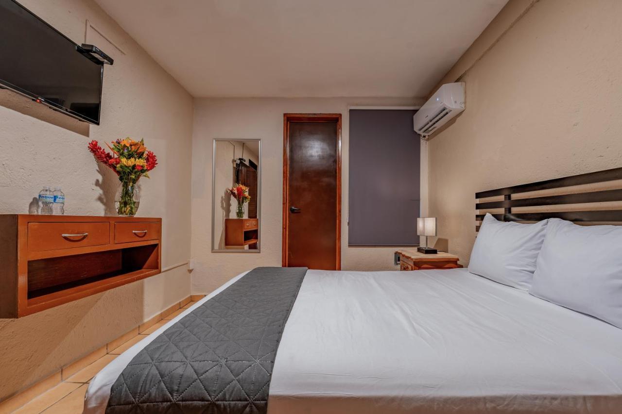 Hotel Brisas 5A Av, Playa Del Carmen Esterno foto